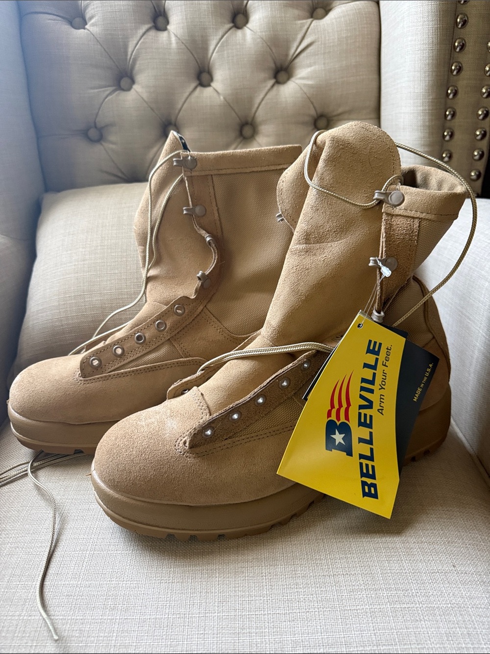 Belleville Men’s Tactical Desert Tan Suede Boots NWT and Box